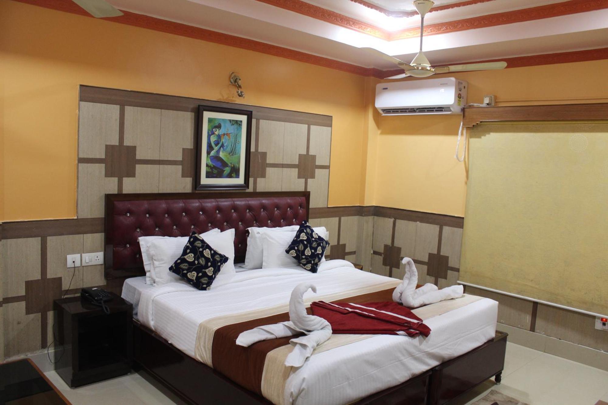 Gokul Plaza Hotel Bhubaneswar Exterior photo