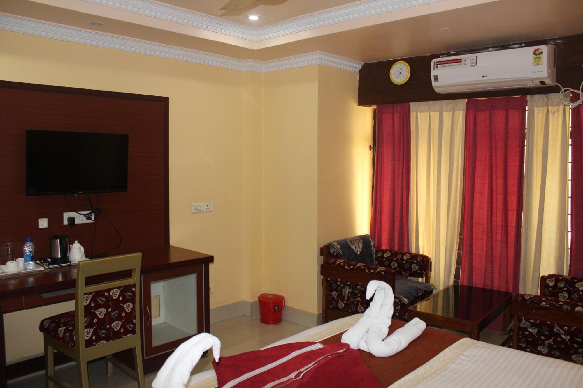 Gokul Plaza Hotel Bhubaneswar Exterior photo
