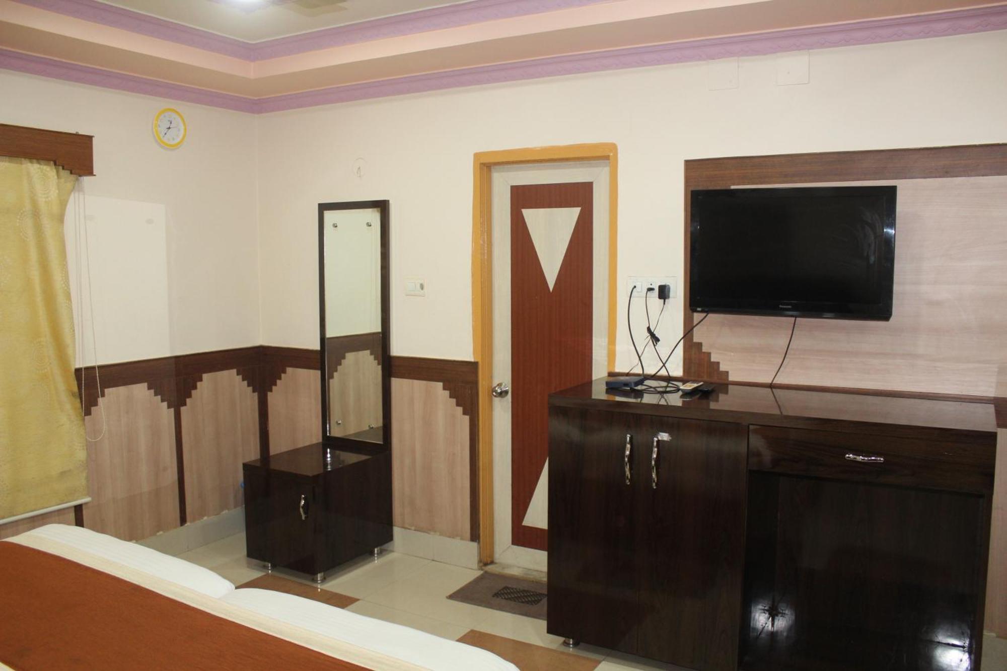 Gokul Plaza Hotel Bhubaneswar Exterior photo