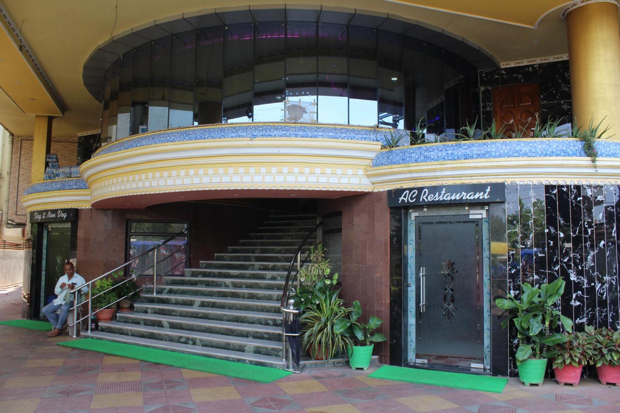 Gokul Plaza Hotel Bhubaneswar Exterior photo