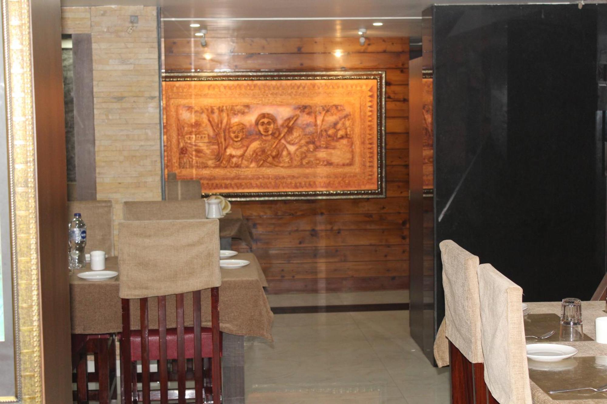 Gokul Plaza Hotel Bhubaneswar Exterior photo