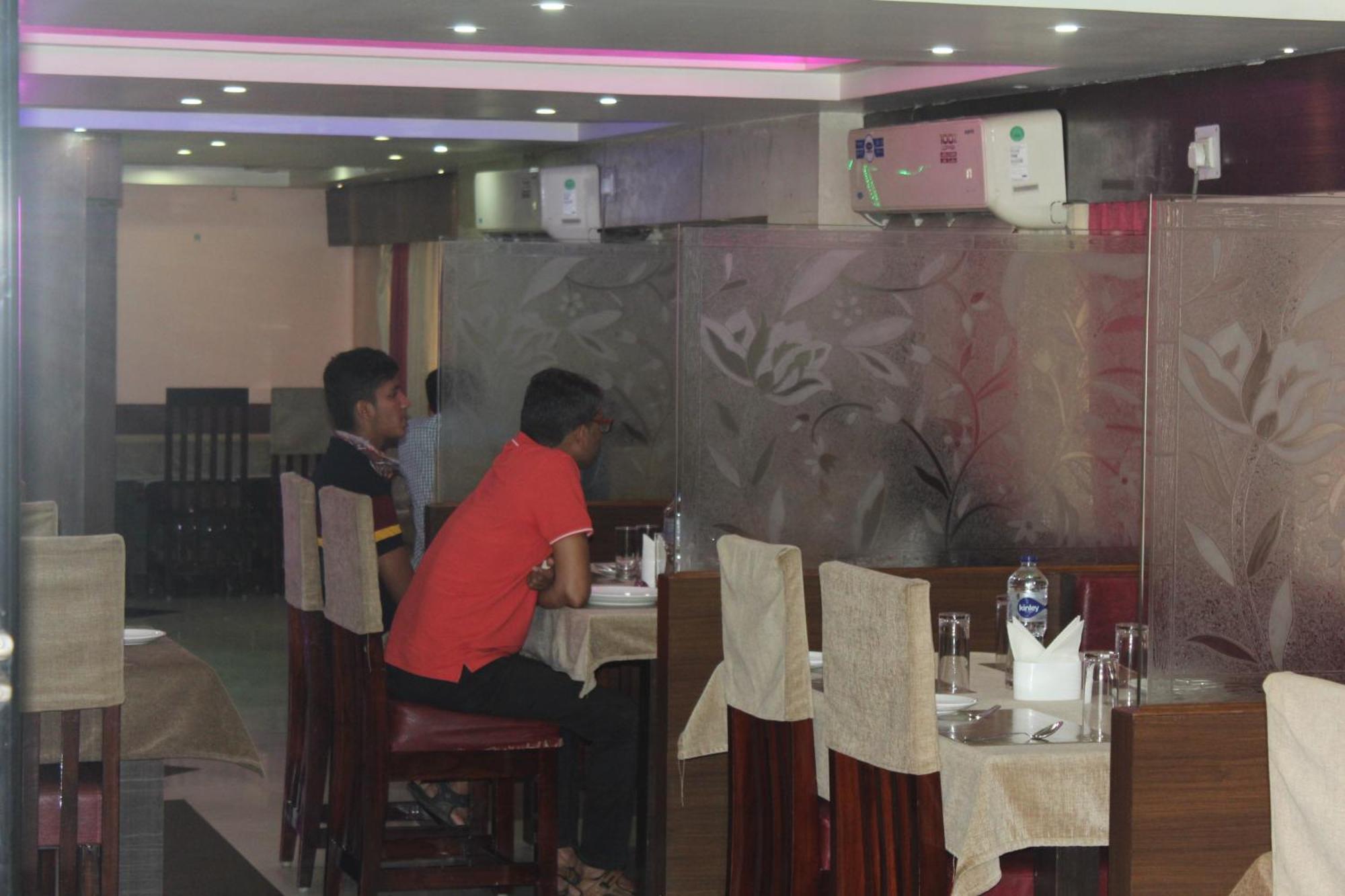 Gokul Plaza Hotel Bhubaneswar Exterior photo