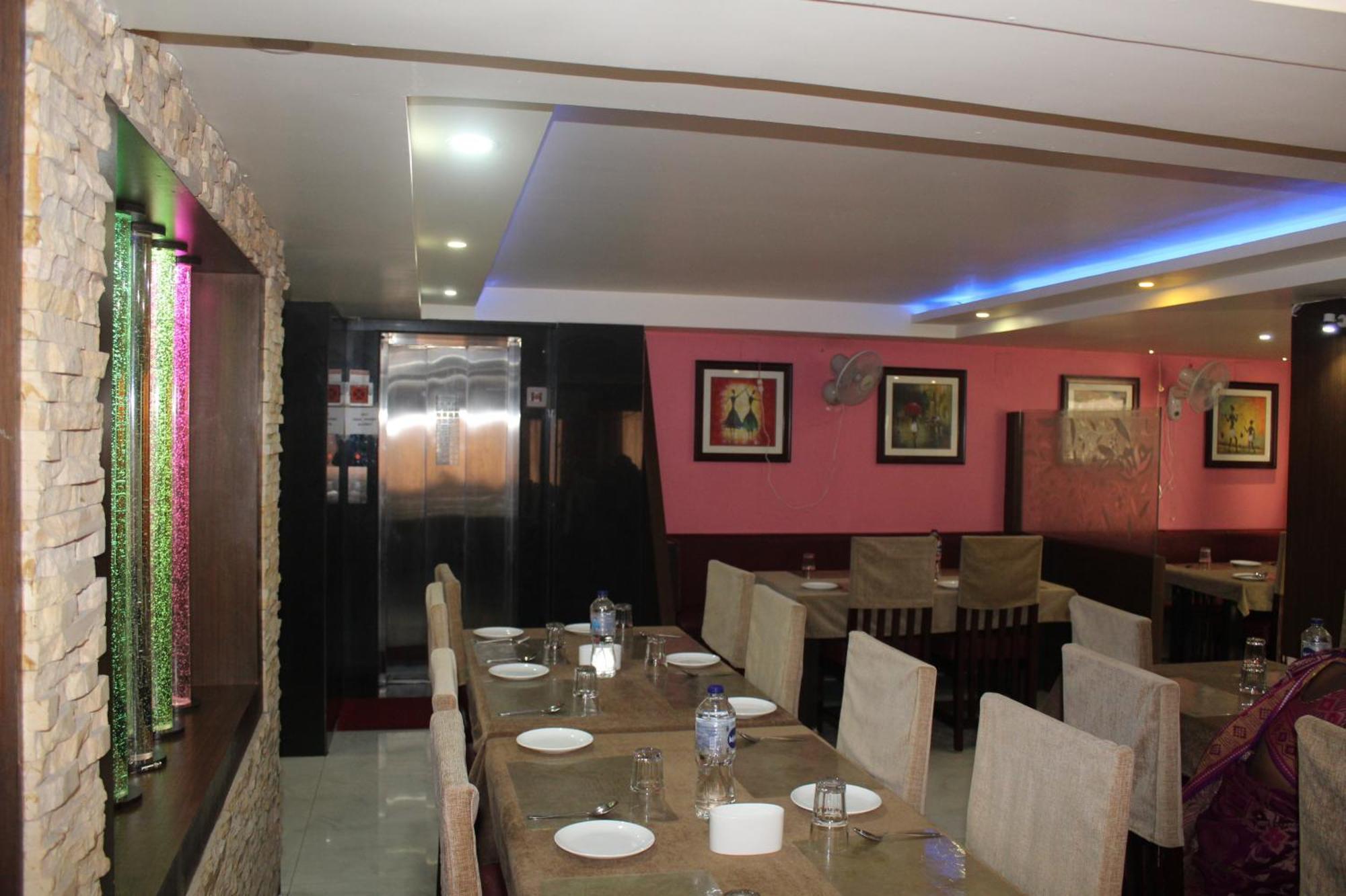 Gokul Plaza Hotel Bhubaneswar Exterior photo